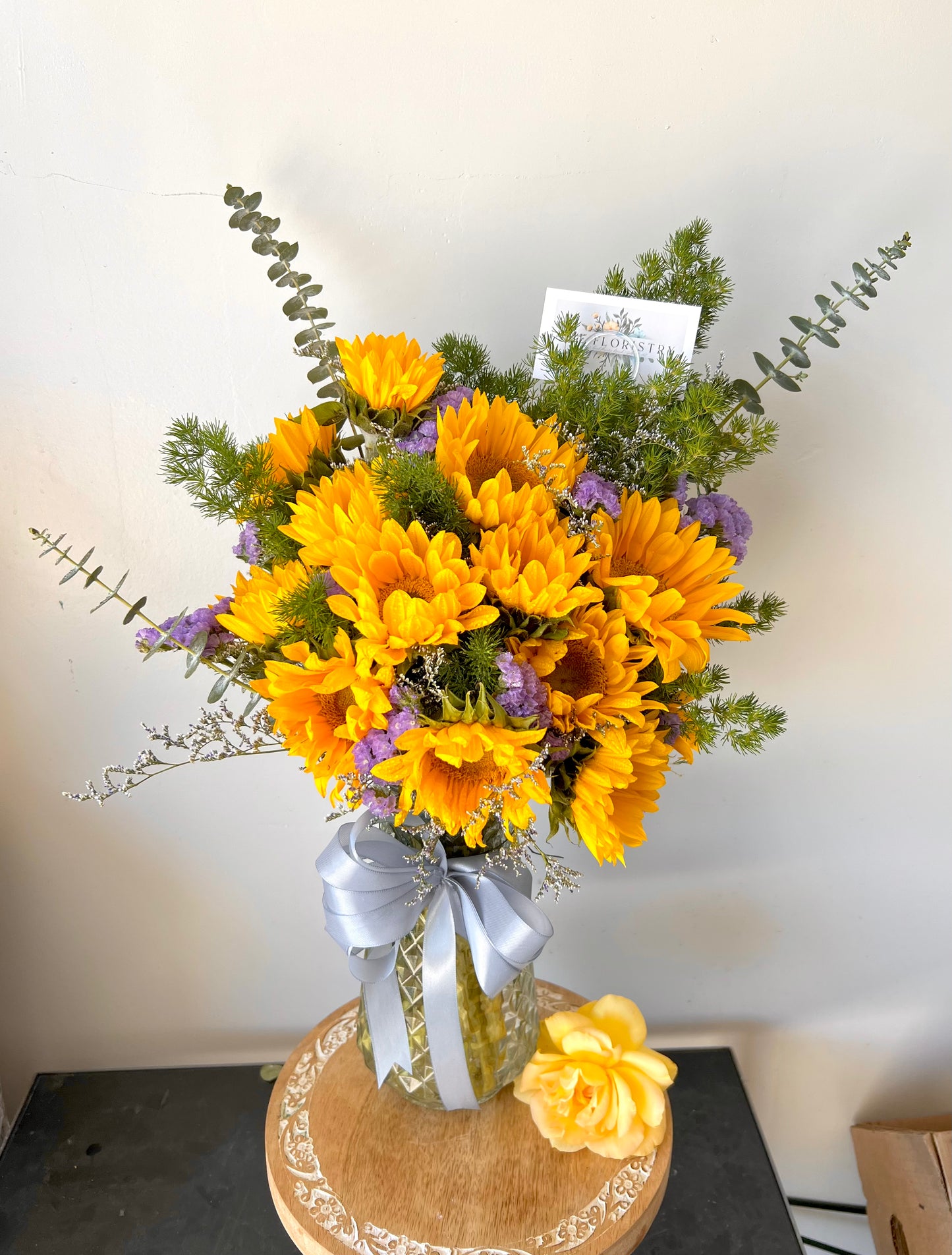 Whether gifted for celebrations or simply to brighten someone’s day, its vibrant charm never goes unnoticed.