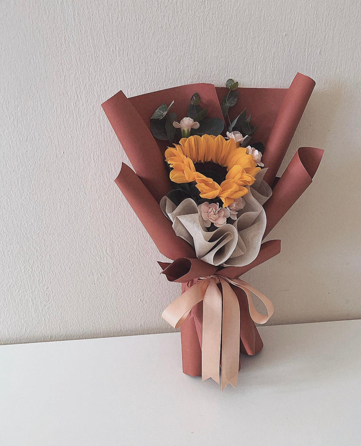 elegant Korean-style wrapping. A bright and stylish gift for birthdays, graduations, or everyday moments.