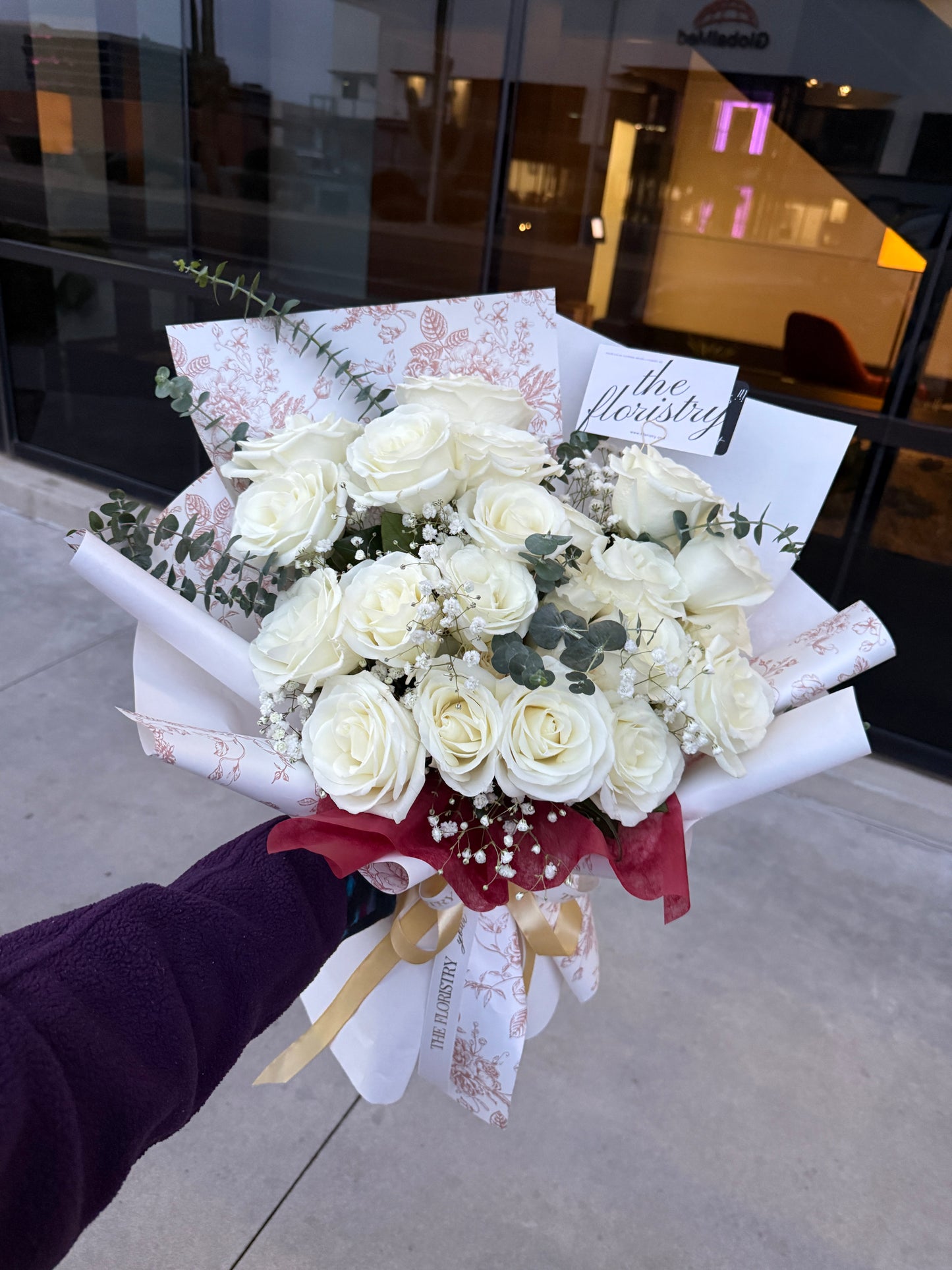 Elite Look - White Roses Wrapping Bouquet