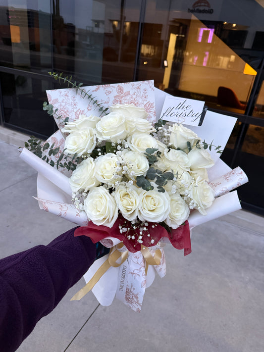 Elite Look - White Roses Wrapping Bouquet