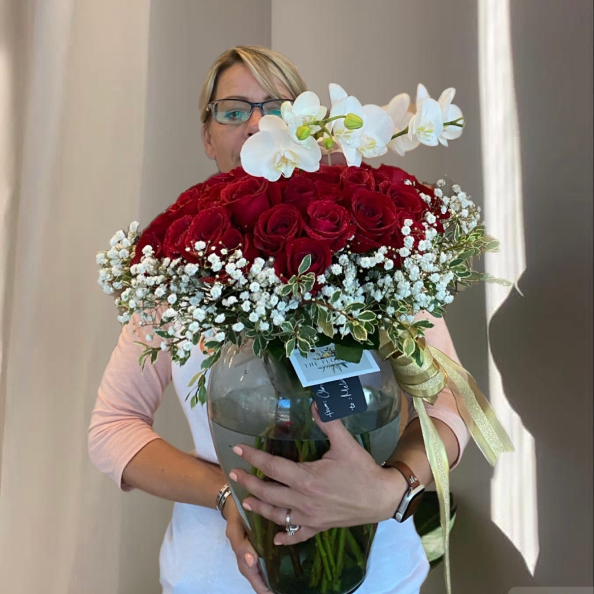 Luxury White Orchids symbolize purity, sophistication, paired with Premium Red Roses exude love and romance. Designed to impress, perfect for anniversaries, or moments when only the finest will do. 
