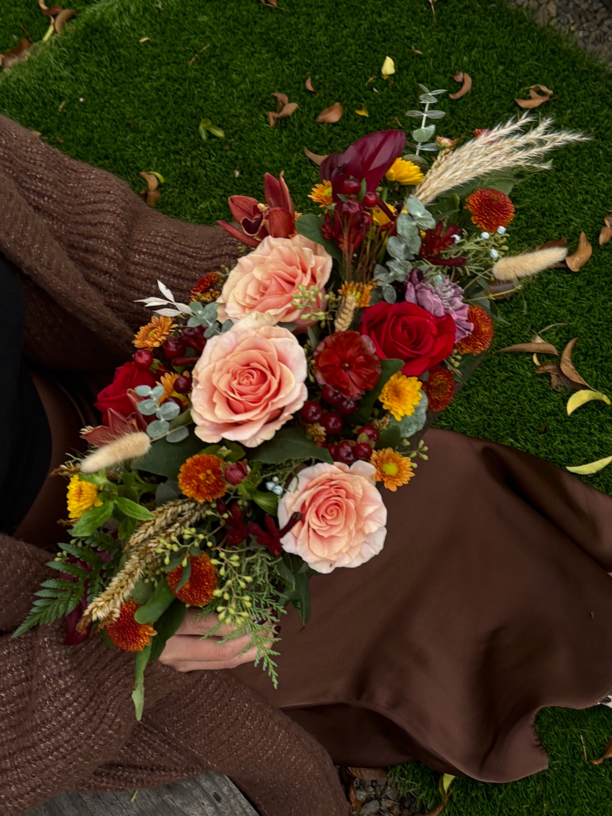 Celebrate the season with a sea of yellows, oranges, reds, purples, and browns, the perfect colors to capture nature’s beautiful transition between summer and autumn. 