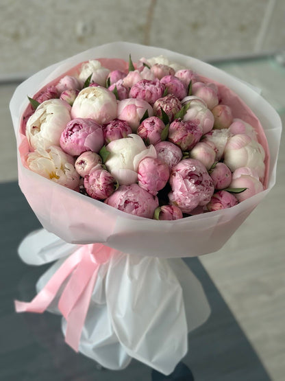Experience the beauty of premium peonies with our Bountiful Peony Bouquet. Handcrafted by Phoenix florists and available for same-day delivery. Shop luxury flowers today.