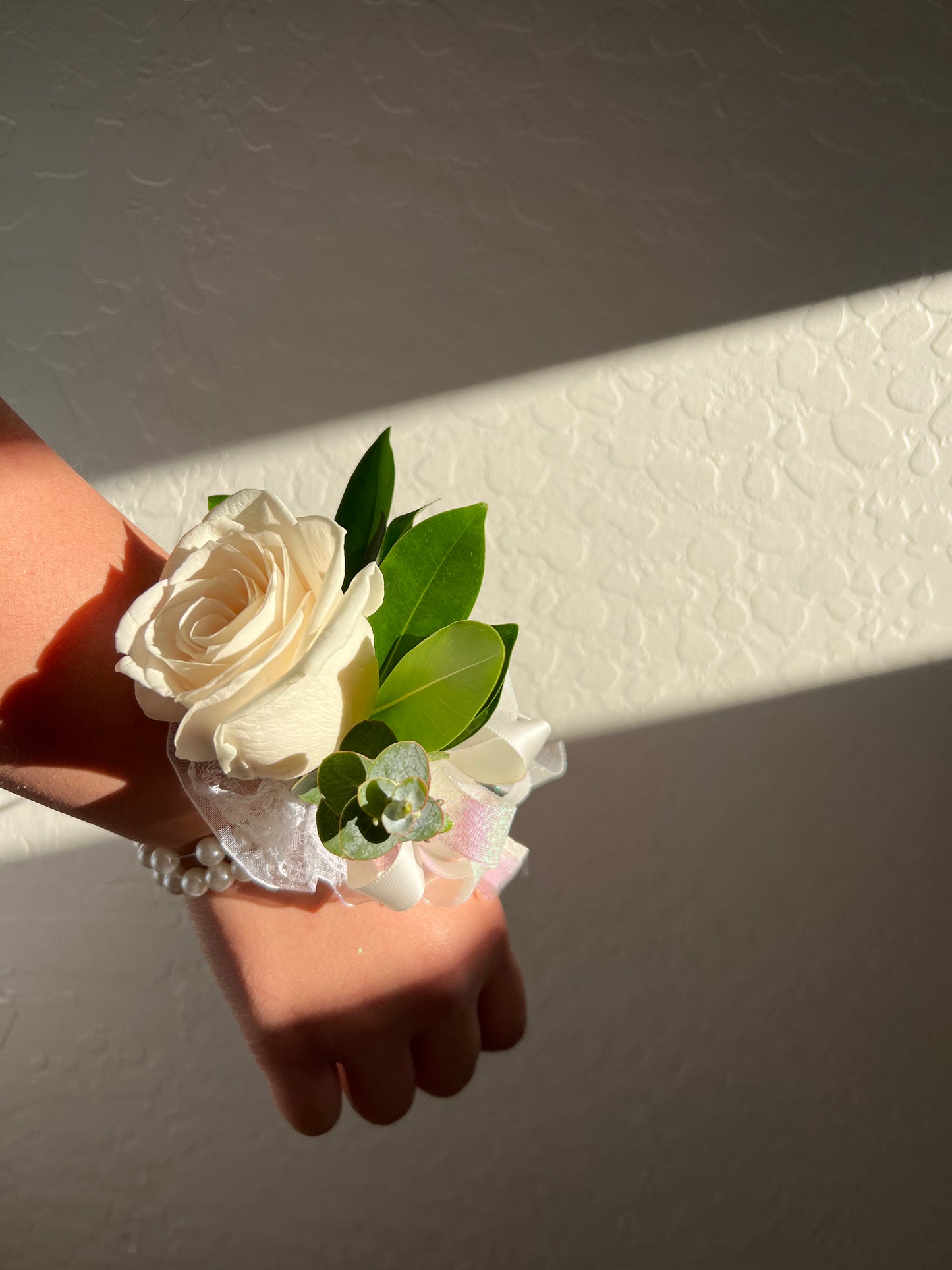 Single flower wrist corsage deals